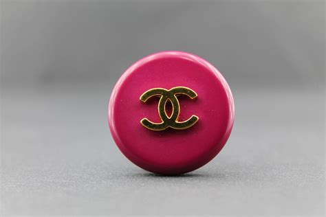 reconnaître un vrai bouton chanel|chanel buttons authentic.